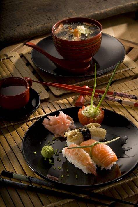 Japanese Food Photography, Asian Food Photography, Japanese Dinner, Sushi Love, Japanese Sushi, Krispy Kreme, Japanese Dishes, Japan Food, Food Presentation