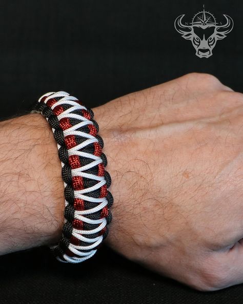 🪢 King Cobra Paracord Bracelet 🪢 . CORDS: Black 550, Solar Storm Red 550, White Type 1 . #eastandbulldesign #paracord #bracelet #paracordbracelet #surferbracelet #handmade #handcrafted #hobby #paracordhobby Double Cobra Paracord, Paracord Designs, Solar Storm, Surfer Bracelets, King Cobra, Paracord Bracelet, 550 Paracord, Paracord Bracelets, Paracord