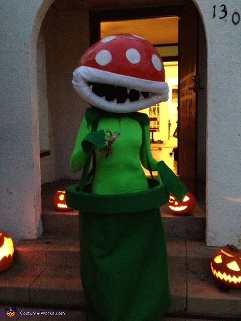 Mario Bros Piranha Plant - Homemade costumes for women Plant Costume Diy, Piranha Plant Costume, Mario Kart Theme, Plant Costume, Halloween At Work, Mario Costume, Piranha Plant, Video Game Costumes, Plant Diy