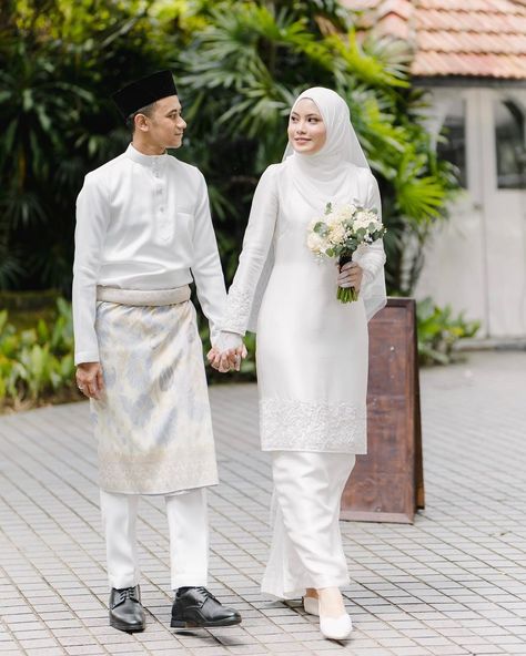 White Baju Kurung Nikah, Gaun Pengantin Muslimah Wedding Dresses, Malaysia Wedding Dress Hijab, Baju Akad Nikah Muslim Simple, Wedding Malaysia Muslim, Dress Akad Nikah Muslimah, Wedding Baju Kurung, Baju Kurung Wedding, Muslim Nikah Dresses