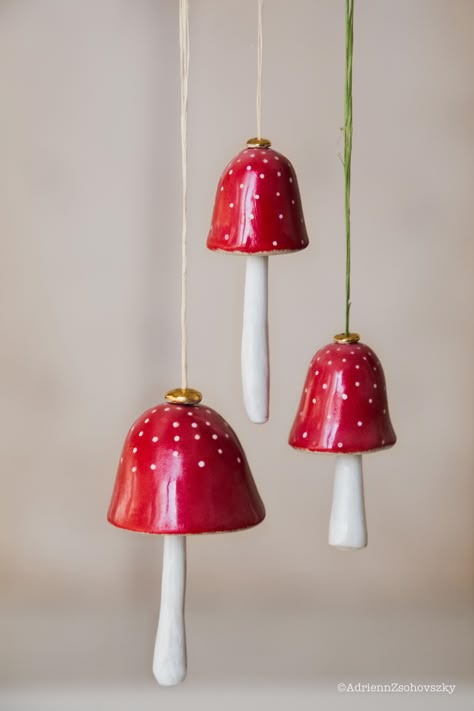 Ceramic Mashrom, Mushroom Ceramics Ideas, Ceramic Mushrooms, Deco Fruit, Ceramic Mushroom, Ceramic Christmas Decorations, Pottery Ornaments, Mushroom Crafts, Diy Air Dry Clay