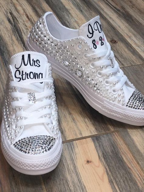 Sneakers For Wedding, Groom Shoes Wedding, Converse Bride, Wedding Tennis Shoes, All White Converse, Converse Wedding Shoes, Embroidered Converse, Country Shoes, Wedding Converse