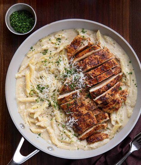 French Onion Chicken Pasta French Lunch Ideas, French Onion Chicken Pasta, French Pasta, French Food Recipes, Food Sauces, Peach Chicken, Homestead Recipes, Roasted Potato Wedges, Roasted Sprouts