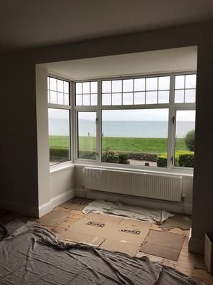 Bay Window Extension, Bay Window Square, Square Bay Window Exterior, Square Bay Windows, Box Window Curtains Ideas, Box Bay Window Curtains, Square Bay Window Ideas Living Room, Box Bay Window Ideas, Large Bay Window Living Room