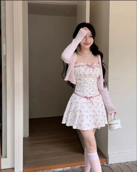 #fashion #aesthetic #coquettefashion #coquette Coquette Outfit On People, Cute Coqquete Outfits, Cute Fits Korean, Soft Pink Outfit Ideas, Coauette Aesthetic, Y2k Outfits Coquette, Croquettes Outfits, Cuqoutte Aesthetic Outfits, Coquette Outfit Formal