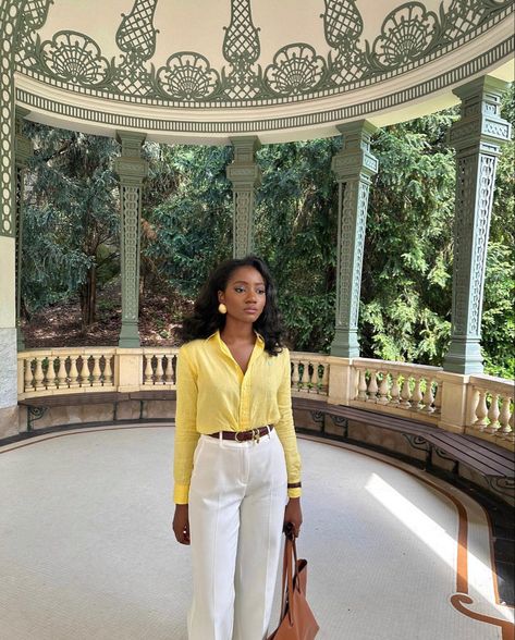 Yellow Pants Work Outfit, Yellow Ralph Lauren Shirt Outfit, Yellow Professional Outfit, Old Money Classic Outfit, Elevated Office Outfits, Old Money Aesthetic Outfit Women Casual, Black Women Old Money Style, Old Money Outfit Black Women, Black Women Old Money