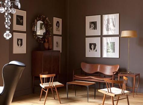 A pair of George Nakashima 1960s Longtime friends Charles Almond and Steve Hartzog recently opened Almond Hartzog in San Francisco, a gallery specializing in collectible 20th century furniture and contemporary art from Scandinavia, France, Italy, and the US ... Grass Seat Chairs with walnut frames (the walls are painted in Farrow & Ball's London Clay). London Clay, Farrow And Ball Bedroom, Farrow And Ball Living Room, Scandinavian Style Interior, Farrow And Ball, Brown Interior, Spare Bedroom, Lounge Seating, Century Furniture