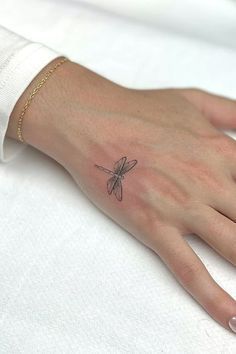 Hand Tattoo Dragonfly, Dragonfly Tattoo Danty, Small Tattoo Dragonfly, Dragonfly Tattoo On Hand, Dragon Fly Finger Tattoo, Tattoo On Back Hand, Dragonfly Tattoo Hand, Back Of Hand Tattoo Women, Small Tattoos For Hand