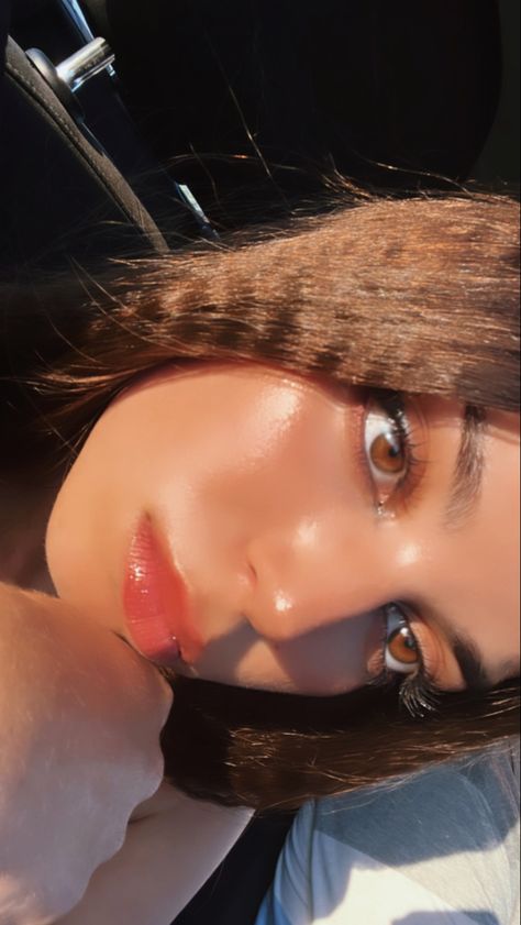 Light Brown Eyes Aesthetic, Brown Eyes In The Sun, Honey Eyes, Brown Eyes Aesthetic, Sunken Eyes, Brown Hair Brown Eyes, Brown Eyed Girls, Dark Brown Eyes, Honey Brown