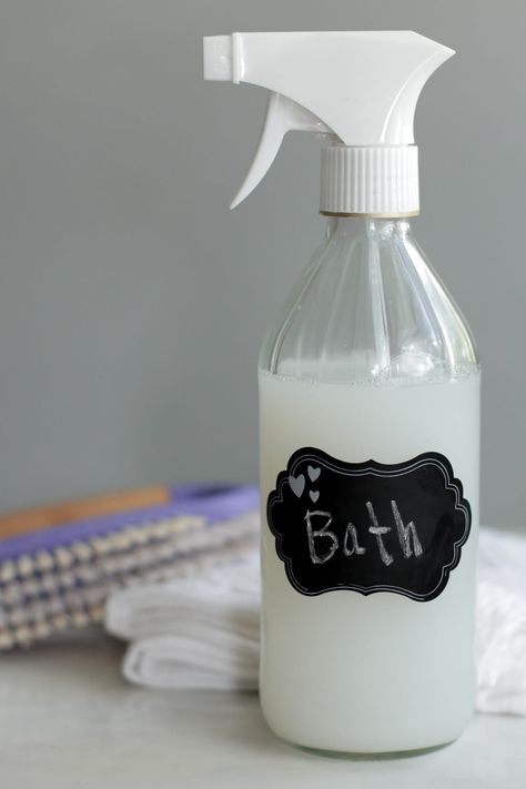 Homemade Bathroom Cleaner, Diy Bathroom Cleaner, Homemade Body Wash, Cleaner Living, Laundry Soap Homemade, Diy Cleaning Products Recipes, Toxic Cleaning Products, Cleaner Recipes, Homemade Cleaning Products