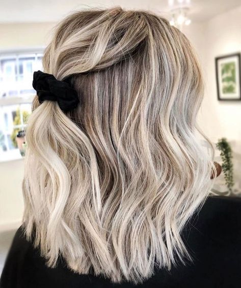 Blonde Foils, Beach Blonde Hair, Bright Blonde Hair, Summer Blonde Hair, Blonde Hair Inspiration, Blonde Hair Looks, Short Hair Balayage, Queen Hair, Short Blonde Hair