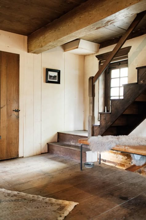 Rustic Farmhouse Interior, Stone Farmhouse, Country Cottage Decor, State Street, Primitive Farmhouse, Cottage Interiors, Floor Ceiling, Farmhouse Interior, Cabin Design