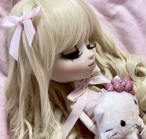 Blythe Dolls Cute, Porcelain Doll Aesthetic, Dolly Doll, Doll Aesthetic, Pink Doll, Dream Doll, Living Dolls, Blogger Girl, Everything Pink