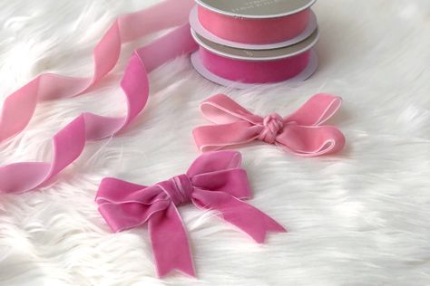 Easy DIY: Velvet Ribbon Bows Part 3 Diy Velvet Ribbon, Velvet Diy, Tiefling Sorcerer, Diy Gift Bow, Wild Magic, Diy Elastic, Pooh Corner, Felt Hair Accessories, Creative Thoughts