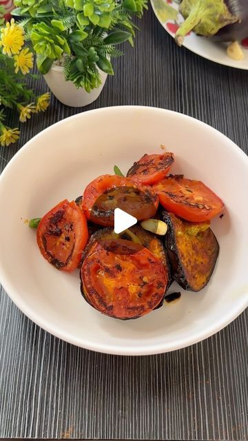 sunita on Instagram: "Baigan ka recipe #recipeoftheday 
Try and save it for later 😍

Ingredients…
Brinjal1
Tomato 1
Green chilli 3
Garlic cloves 4
Chilli pwd
Turmeric pwd 
Salt to taste 
Fresh lemon juice 
Mustard oil
Chopped onion 
Chopped coriander 

Keep supporting @sunitabasumatari 

#sunitabasumatari #baiganbharta #chokha #eggplantrecipes #easyrecipes #uniquerecipes #explore #gharkakhana #gaonkakhana #foodbloggers #foodie #viral #trending" Chokha Recipe, Baigan Recipes, Brinjal Recipes, Mustard Oil, Healthy Homemade Recipes, Eggplant Recipes, Green Chilli, Tomato Recipes, Healthy Homemade