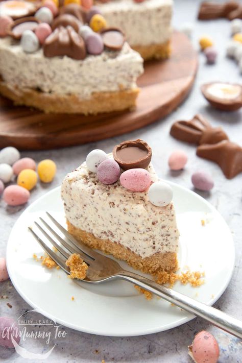 Chocolate Crispy Cakes, Mini Egg Cheesecake, Easter Cheesecake, No Bake Chocolate Cheesecake, Vegan Easter, Gluten Free Cheesecake, Mini Egg, Easter Baking, Digestive Biscuits