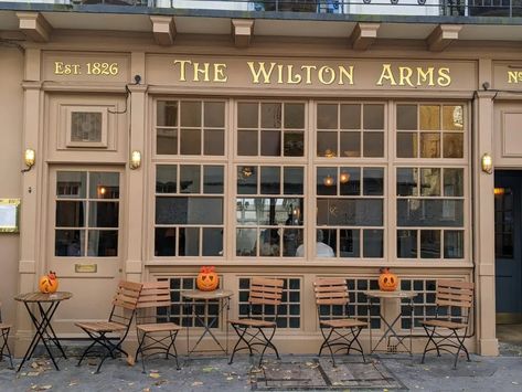 10 Best Bars Near Sloane Square Belgravia London - Belgravia London Belgravia, Sloane Square London, Belgravia London, Sloane Square, Rustic Wooden Table, British Pub, Best Pubs, London Pubs, Summer Dining