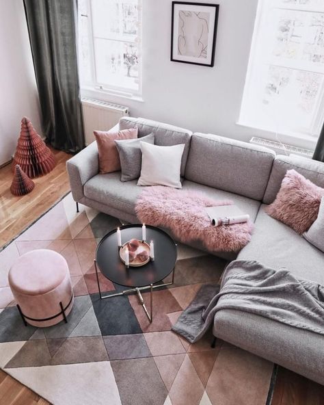 carpet with different colors and a sofa Gold Living Room, Grey Couches, Decor Ikea, Pink Living Room, Design Salon, Trendy Living Rooms, Room Deco, Living Room Scandinavian, 아파트 인테리어