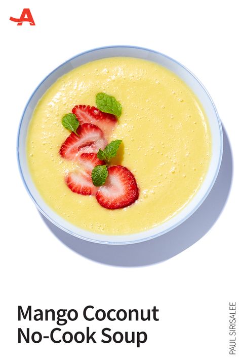 Simple Soup Recipes, Mango Soup, Chilled Soups, Chilled Soup Recipes, Hosting Easter, Cold Soup Recipes, Strawberry Soup, Cold Soups, Fruit Soup