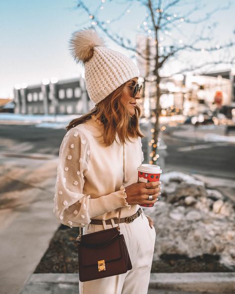 monochromatic cream outfit high waisted pants sheer sleeve sweater pompom beanie Gucci loafers Polene Paris Numero Sept mini Winter style Polene Numero Sept, Burgundy Fur Coat, Business Chic Outfits, Hand Bags Ideas, Karina Style, Cream Outfit, Bags For Ladies, Casual Attire For Women, Bags Ideas