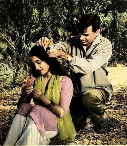 70s Couple, Suchitra Sen, Dev Anand, Retro Photoshoot, Vintage Bollywood Aesthetic, Old School Aesthetic, Bollywood Retro, Old Film Posters, Desi Love