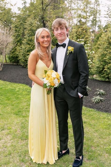 Yellow Prom Dress Simple, Preppy Prom Dresses Yellow, Preppy Prom Dresses Long, Pastel Yellow Formal Dress, Prom Dresses Preppy, Prom Yellow Dress, Yellow Prom Dress Couple, Prom Dress Preppy, Preppy Prom Dress