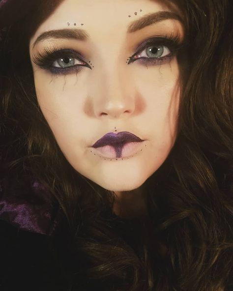 Rachel on Instagram: “May the 4th be with you.  Keeping it Sith for Star Wars Day.  ___ #starwarsday #starwars #sith #imperial #sithmakeup #starwarsmakeup #motd…” Sith Lord Makeup, Sith Makeup Female, Female Sith Cosplay, Star Wars Inspired Makeup, Star Wars Makeup Ideas, Grumpy Cat Disney, Sith Makeup, Insane Makeup, Natalie Portman Star Wars