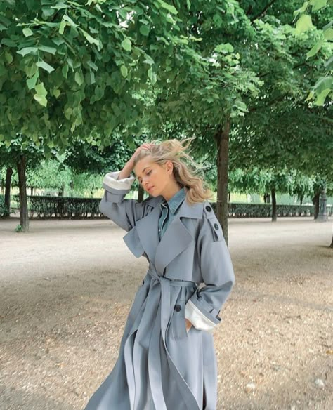 Blue Rain Coat Outfit, Light Blue Trench Coat Outfit, Light Blue Winter Outfit, Blue Raincoat Outfit, Blue Parka Outfit, Blue Trench Coat Outfit, Light Blue Trench Coat, Blue Outfit Winter, Xenia Adonts