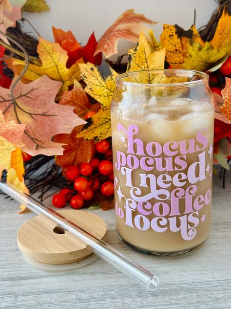 Cute Cricut Ideas For Cups, Halloween Cup Cricut, Fall Iced Coffee Cup, Fall Glass Tumbler, Halloween Cricut Cups, Fall Glass Cup Designs, Fall Cup Ideas, Fall Cups Vinyl, Fall Glass Cups