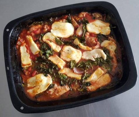 One Pot Chicken and Halloumi Bake | Logan's Plate Blog Chicken And Halloumi Recipes, Halloumi Bake, Halloumi Pasta, Chicken And Halloumi, Haloumi Recipes, Vegetable Muffins, Cambridge Weight Plan, Slow Cooker Breakfast, Food Advice