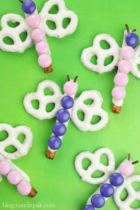 Butterfly Pretzels More Butterfly Pretzels, School Desserts, Baker Baker, Spring Treats, Kids Treat, Soft Candy, Cute Snacks, Fun Foods, Snacks Für Party