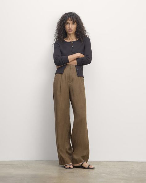 Cabo Outfits, Brown Linen Pants, Drape Pants, Everlane Jeans, Olive Green Pants, Technology Fashion, Celebrity Lifestyle, Trouser Pants Women, Fashion People