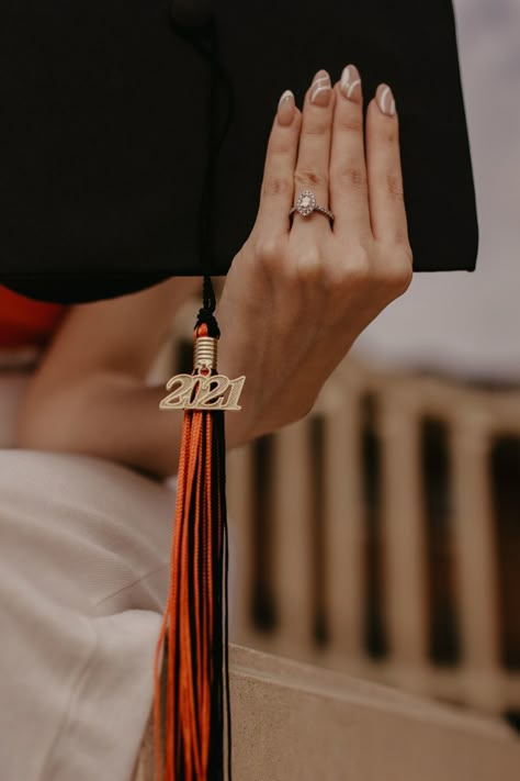 Graduation Rings University, Tassel Graduation Pictures, Uhcl Graduation Pictures, Graduation Pictures With Props, Senior Ring Pictures, Graduation Tassel Pictures, Collage Senior Pictures, University Of Oklahoma Graduation Pictures, Oklahoma State University Graduation Pictures