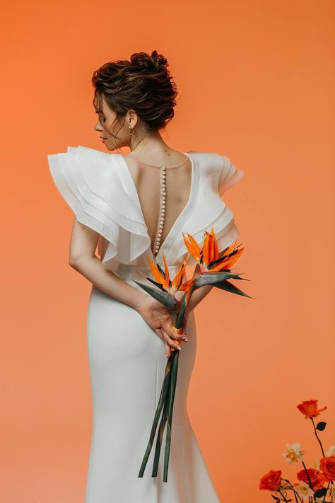 Workshop "Orange aesthetic" Editorial Bride, Photoshoot Theme, Sunset Photoshoot, Photoshoot Themes, Orange Aesthetic, Orange Flowers, Cherry Red, Wedding Stuff, Editorial