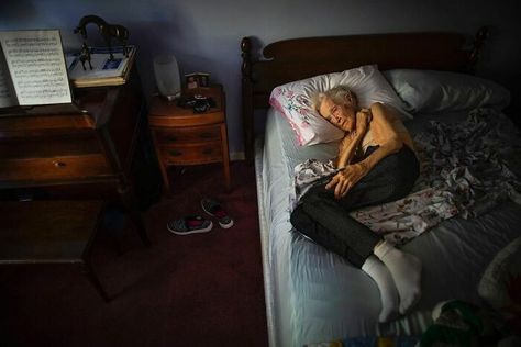 Doris, Age 97 Stuck In Bed, American Bedroom, Slab City, Rise From The Ashes, Intimate Photos, Photo Awards, Bedroom Photos, Photographs Of People, Different People