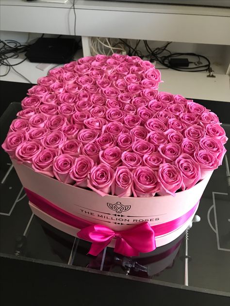 The Million Roses-My Birthday Birthday Roses Bouquet, Big Flower Bouquet, The Million Roses, Roses Birthday, Luxury Roses, Million Roses, 100 Roses, Forever Roses, Birthday Flowers Bouquet