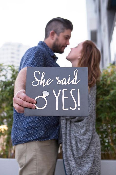 She Said "Yes" Sign | An adorable DIY sign to commemorate your proposal. I Said Yes Photos Ideas, Proposal Signs, She Said Yes Sign, Garden Proposal, Engagement Ring Selfie, Engagements Pictures, Proposal Pictures, Engagement Signs, Ring Cake