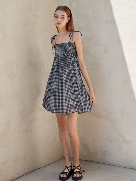 Seductive Clothes, Gingham Pattern, Fall Fits, Smocked Dress, Gingham Dress, Light Texture, Vintage Beauty, Perfect Summer, Shoulder Straps