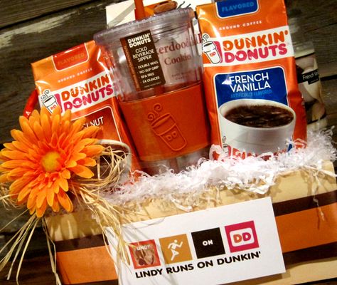 Here's a gift basket for the die hard Dunkin' Donuts fan! Small Prize Basket Ideas, Dunkin Gift Basket, Dunkin Donuts Gift Basket, Bingo Night Prizes, Jack And Jill Basket Ideas Raffle Prizes, Raffle Basket Ideas Fundraising Cheap, Donut Gift Basket, Tricky Tray Basket Ideas, Tricky Tray Baskets