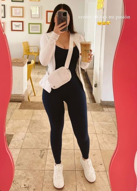 Outfits Juveniles, Outfits Juvenil, Outfits Gorditas, Gymwear Outfits, Jumpsuit Style, Look Legging, Classy Winter Outfits, Outfit Inspo Casual, Asoebi Styles