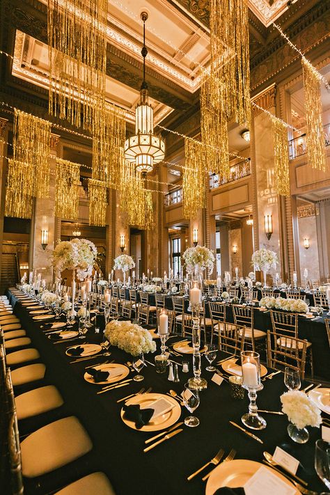 Prom Themes Roaring 20s, Theme For Formal Event, Prom Themes Great Gatsby, The Great Gatsby Table Decor, Roaring 20s Table Decor, Great Gatsby Reception, Black And Gold Birthday Theme Decoration, Roaring 20s Table Decorations, Speakeasy Wedding Aesthetic