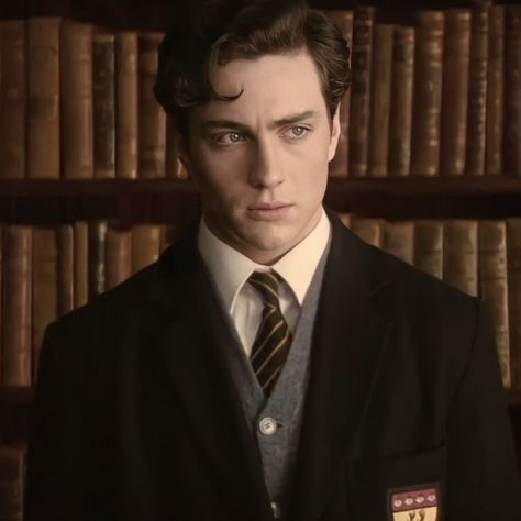 james potter James Potter Fan Cast, Young Aaron Taylor Johnson, Aaron Johnson Taylor, Nowhere Boy, Aaron Johnson, Harry Potter Icons, Harry Potter Artwork, Aaron Taylor, Aaron Taylor Johnson