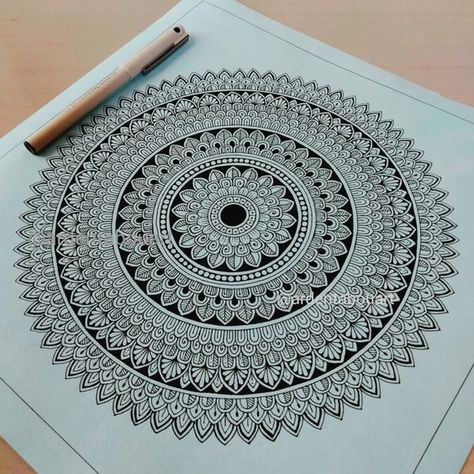 Mandala art simple Mandala Art For Competition, Meaningful Mandala Art, Small Mandala Art, Butterfly Mandala Art, Aesthetic Mandala Art, Simple Mandala Art, Colorful Mandala Art, Aesthetic Mandala, Simple Animals