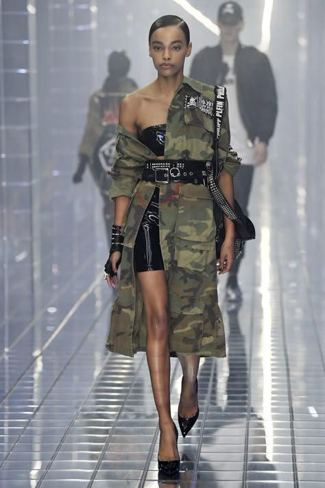 Military Inspired Fashion, Army Look, Runway Inspiration, Camouflage Fashion, Army Fashion, Clothes Dress, Military Inspired, Philipp Plein, Fashion Show Collection