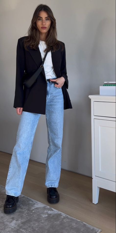 Light Jeans And Blazer Outfit, Jeans And Blazer Outfit Business Casual Office Style, Black Blazer Office Outfits Women, Midsize Small Chest Outfits, Jean And Blazer Outfit For Women, Blue Jeans And Blazer Outfit, Business Casual Outfits Winter 2024, Jeans With Black Blazer Outfit, Jeans For Fall 2024