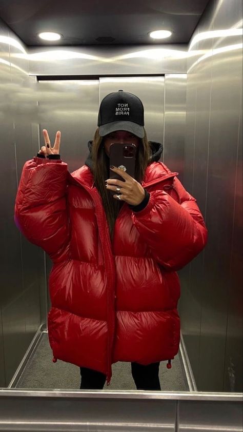 Puffer Jacket Outfit, Red Puffer Jacket, Winter Outfits Aesthetic, Red Puffer, Autumn Fits, Calvin Klein Red, Lily Collins, Minimalist Aesthetic, Colour Red