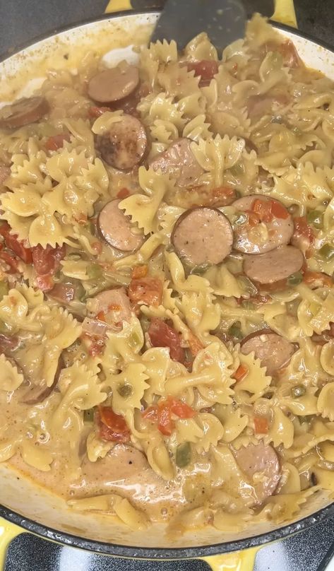 One Pot Cheesy Smoked Sausage with Bowtie Pasta - What's Mom Cookin' Easy Sausage Dinner, Chicken Sausage Recipes Pasta, Summer Sausage Recipes, Bow Tie Pasta Recipe, Smoked Sausage Pasta, Noodle Dinner, Smoked Sausage Recipes, Sausage Dinner, Bow Tie Pasta