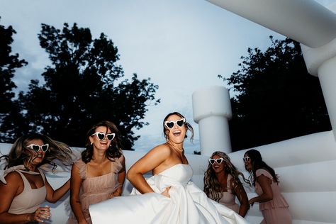 Bride and bridesmaids playing around with heart-shaped glasses - photo by Jess Rene Photos Heart Shaped Glasses Wedding, Heart Glasses Wedding Reception, Bride With Glasses, Sunny Pictures, Bridesmaid Glasses, Wedding Group Photos, Wedding Entourage, Wedding Parties Pictures, Heart Shaped Glasses