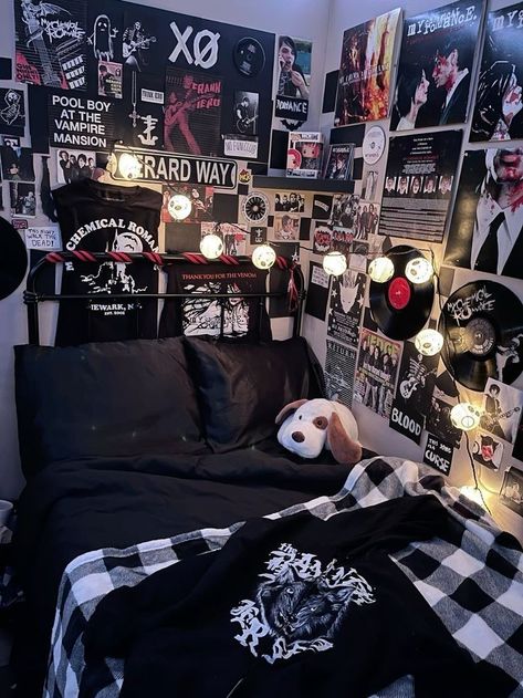 Emo Bedroom, Emo Room, Punk Room, Bed Inspo, Grunge Bedroom, Gothic Room, Chill Room, Dekorasi Kamar Tidur, Room Redesign