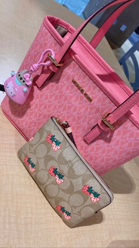 Coach Bag For School, Cute Girly Aesthetics, Pink Tote Bag Aesthetic, Coach Wristlet Aesthetic, Michael Kors Pink Bag, Pink Purse Aesthetic, Coach Purse Aesthetic, Michael Kors Aesthetic, Bag Keychain Aesthetic